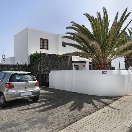 En Puerto Del Carmen, 3 *